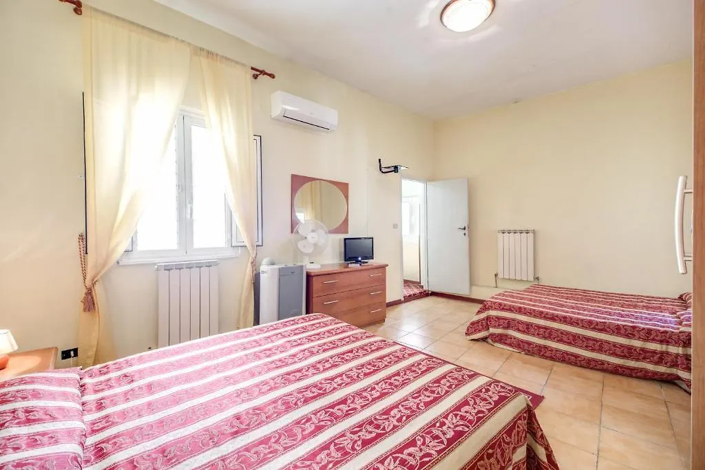 ** לינה וארוחת בוקר רומא Buonarroti Home איטליה