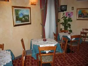 לינה וארוחת בוקר רומא Buonarroti Home